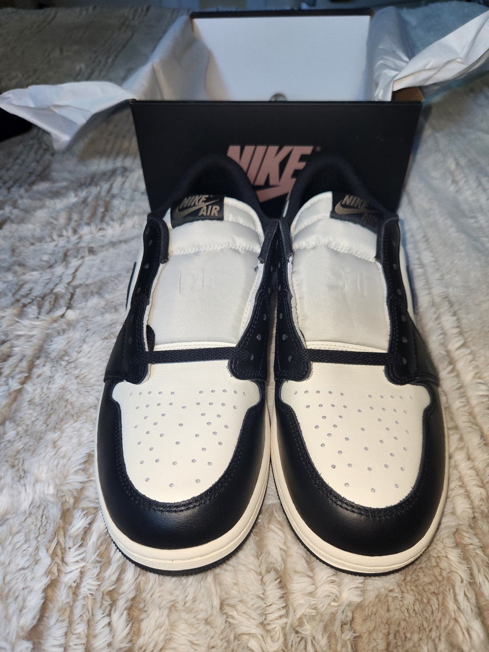 Air Jordan 1 Retro Low Og - Picture 3 of 7